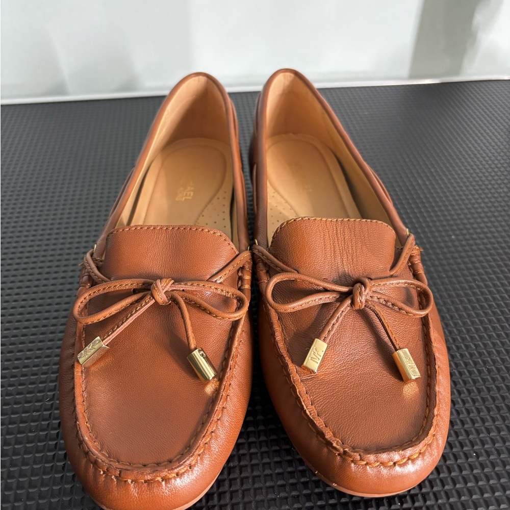 Michael Kors Brown Leather Loafers with Bow Accent Women’s Size 6 - Picture 5 of 11